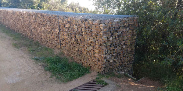 Estructuras geotécnicas Muros de gaviones en la Garrotxa